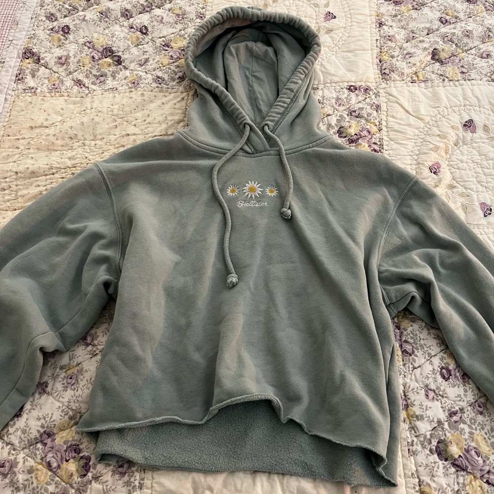 Hollister sunflower blue cropped hoodie
